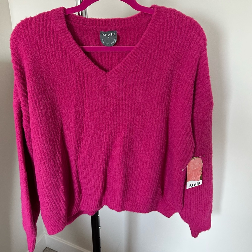 NWT Arula Fuchsia Pink Fuzzy VNeck Sweater